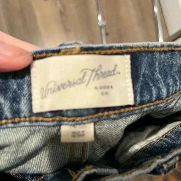 Universal Thread Jeans - Size 14 - Picture 3 of 9